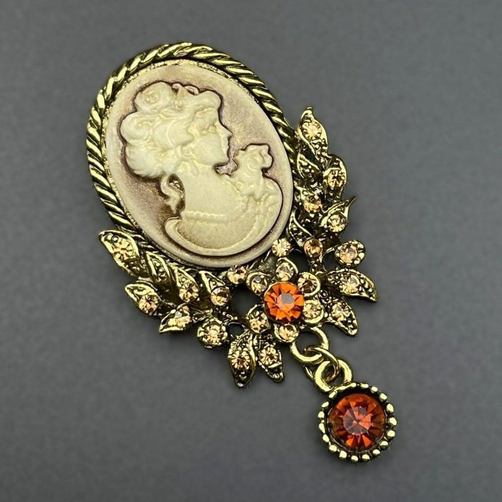 Yellow Gold with Champagne Topaz and Brown Crystal Lady Cameo Pin Back Brooch